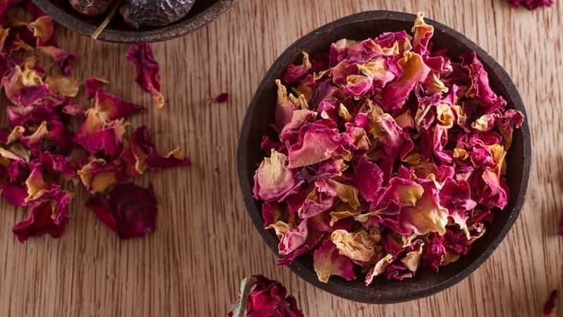تصویر 4 از گلبرگ گل محمدی خشک مناسب دمنوش و شیرینی پزی